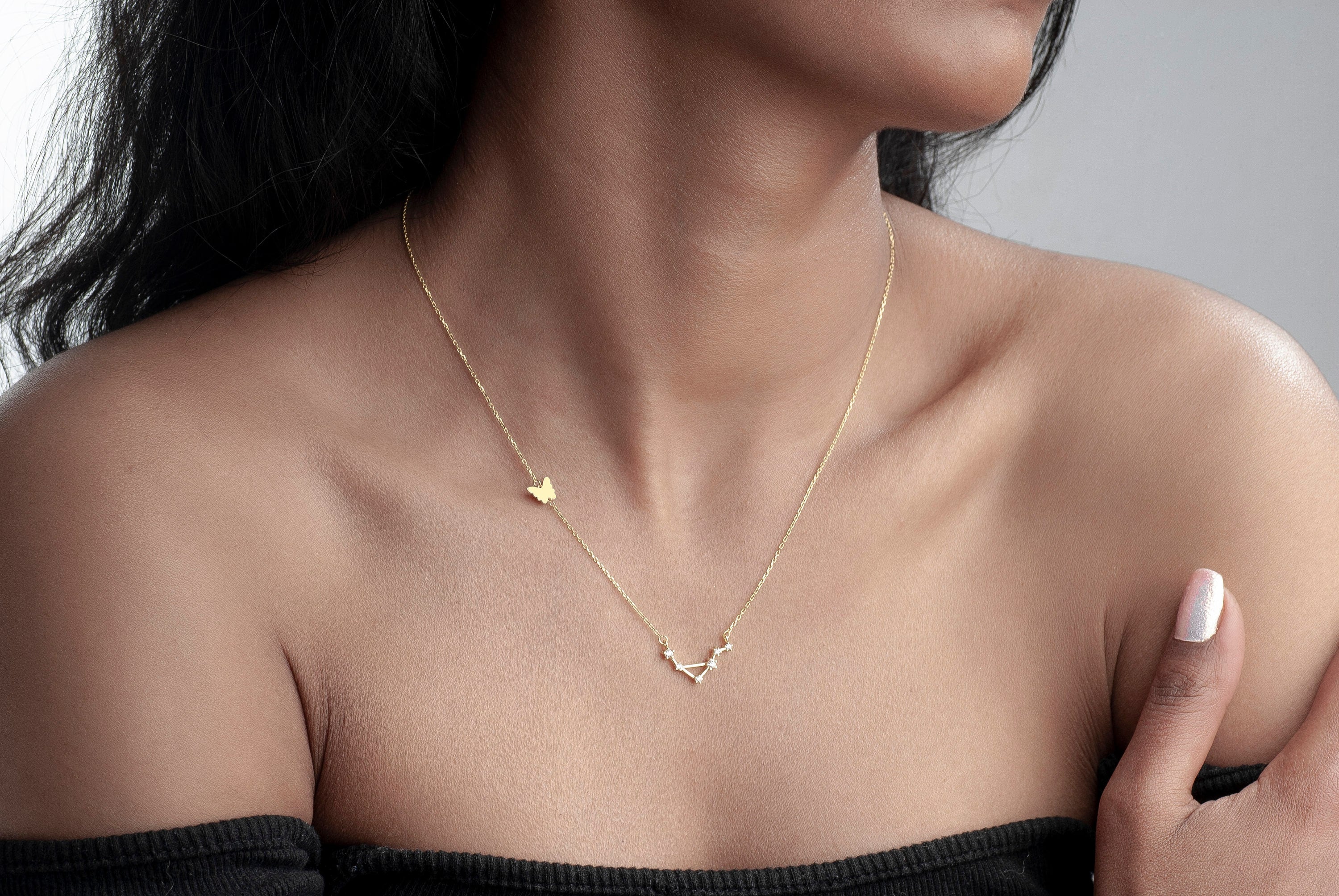 Aquarius Zodiac Necklace with Garnet Birthstone for Mother Day